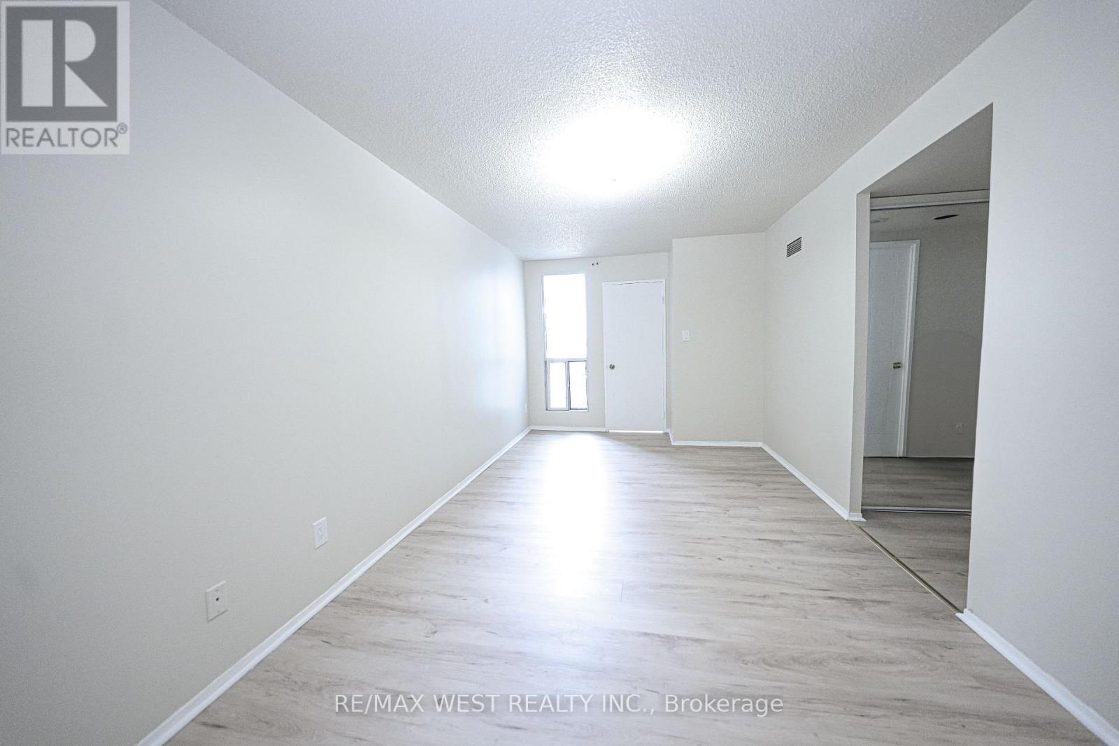 Photo 2 of 608 1470 Midland Avenue, Toronto ON