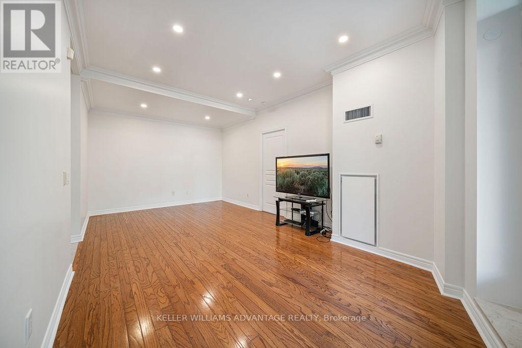 Photo 7 of 111 9 Boardwalk Drive, Toronto ON