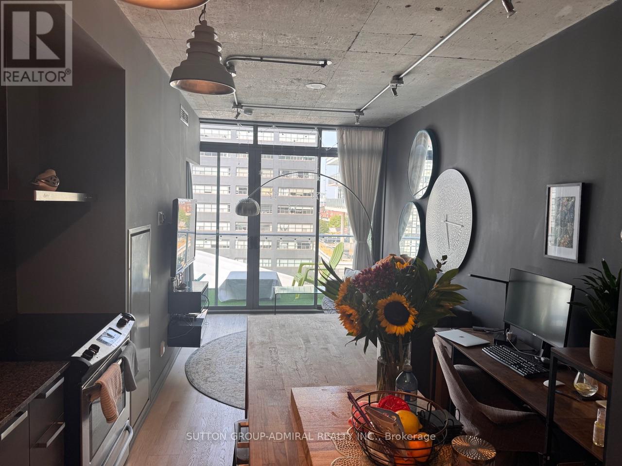 Photo 3 of 901 650 King Street W, Toronto ON