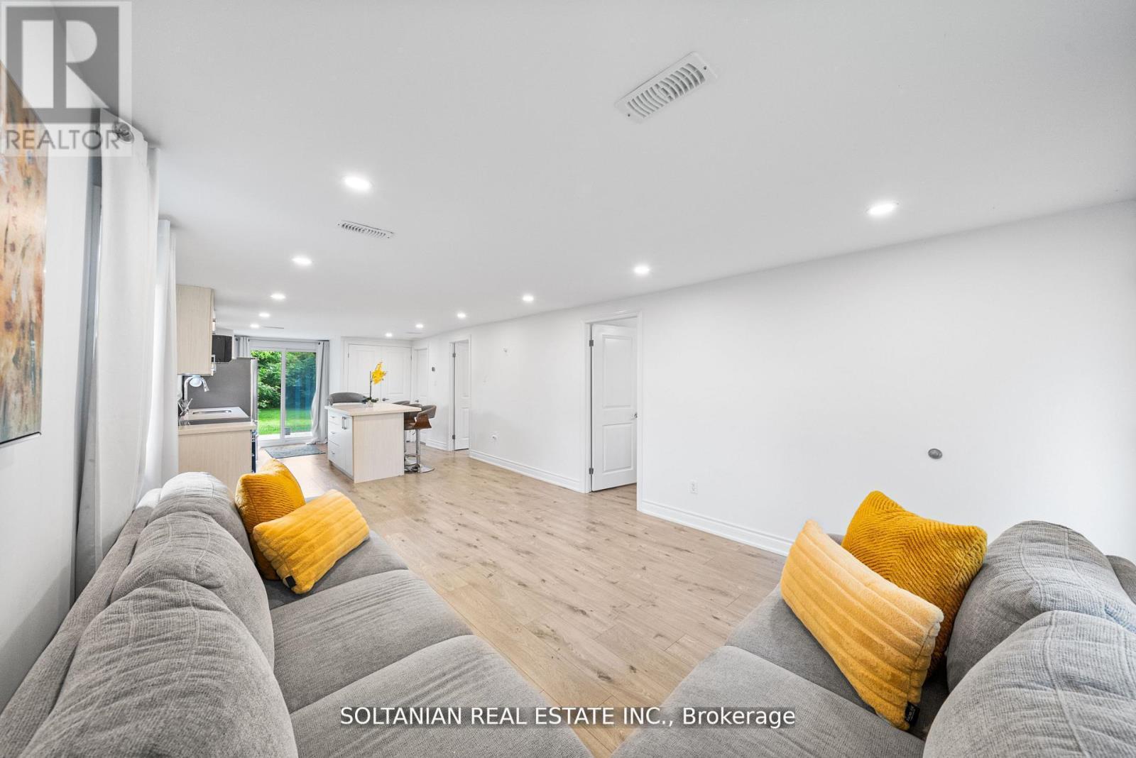 Photo 8 of 335 Miami Drive, Georgina ON