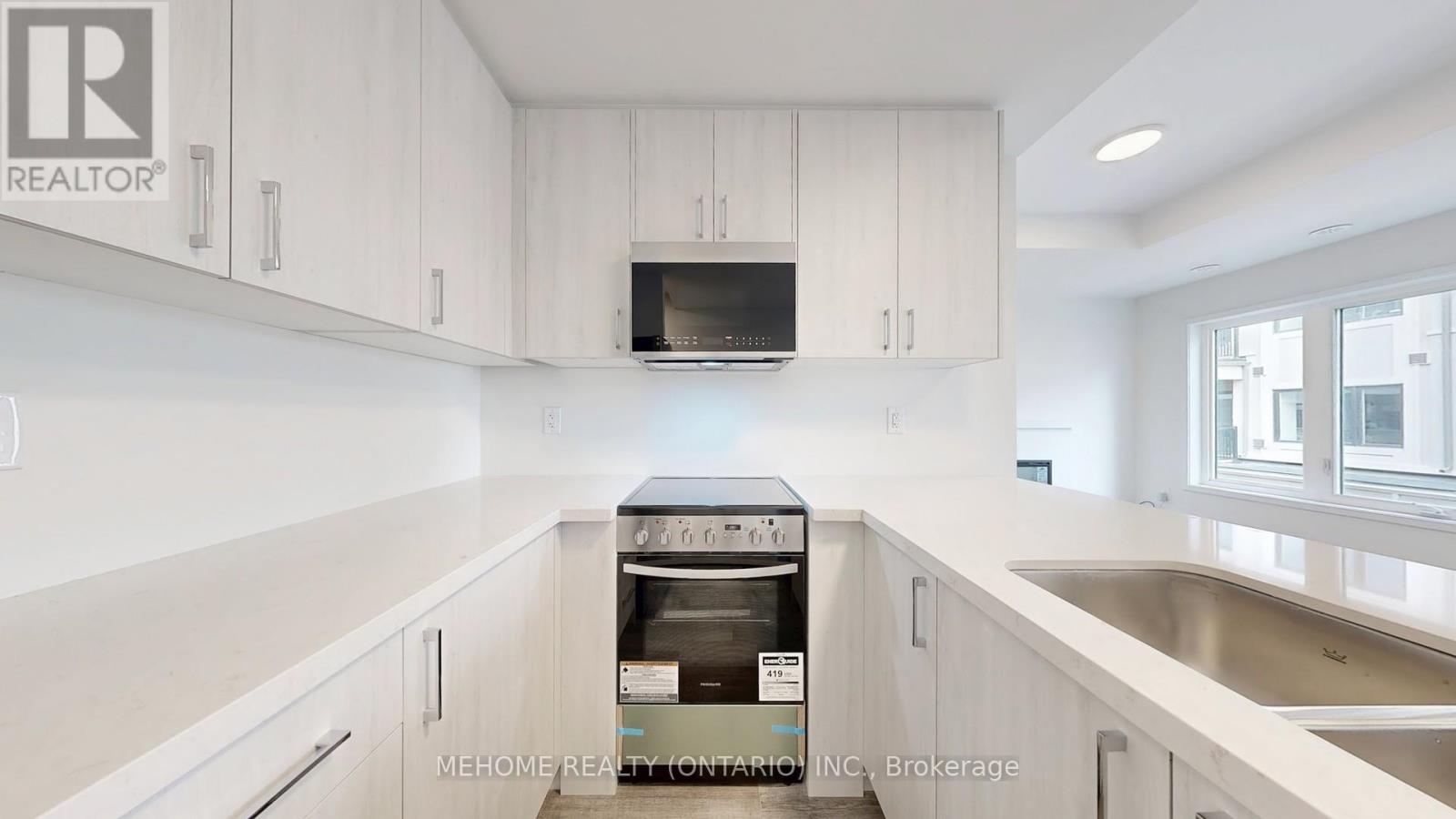 Photo 36 of 208 Matawin Lane, Richmond Hill ON