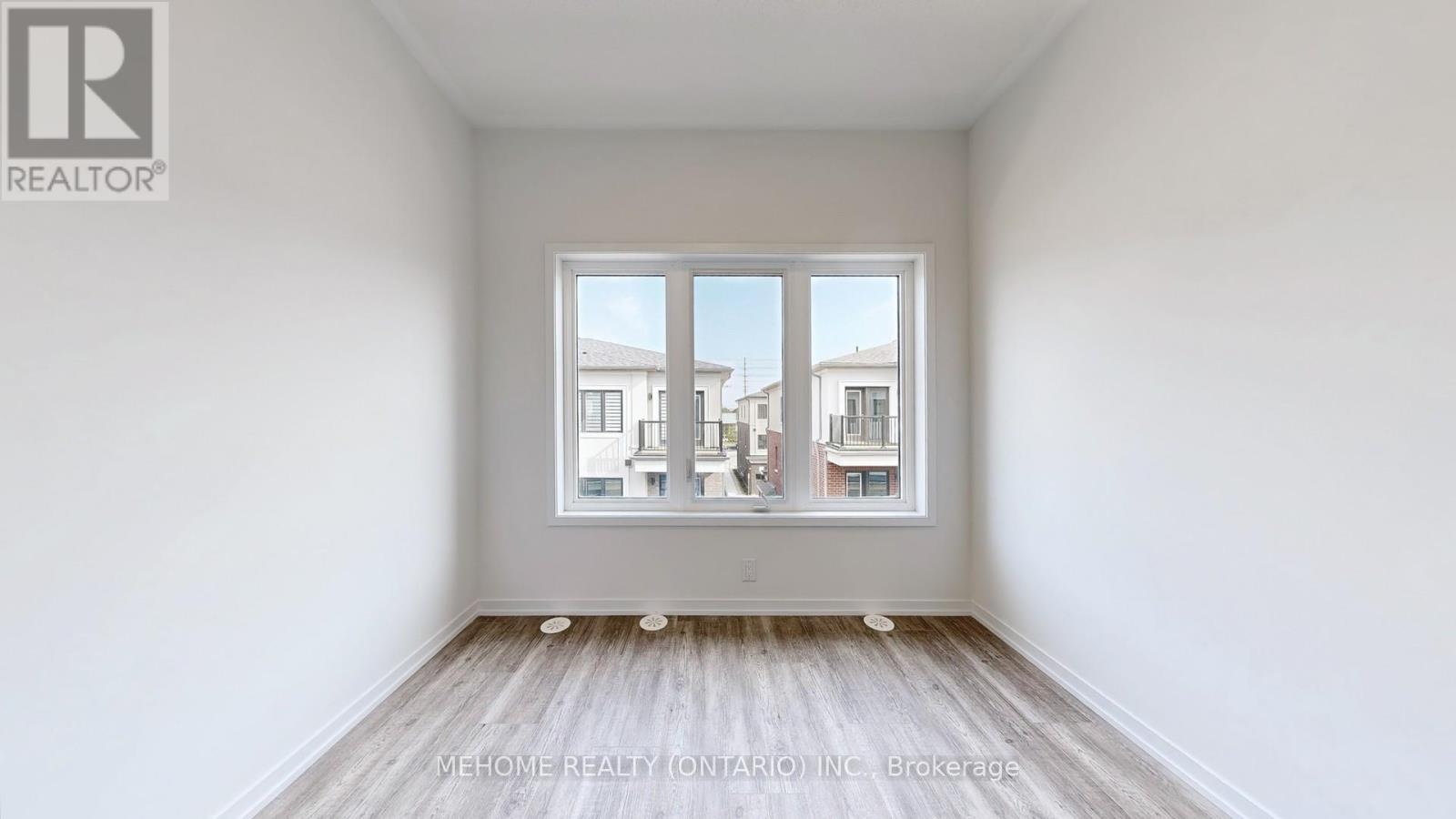 Photo 18 of 208 Matawin Lane, Richmond Hill ON
