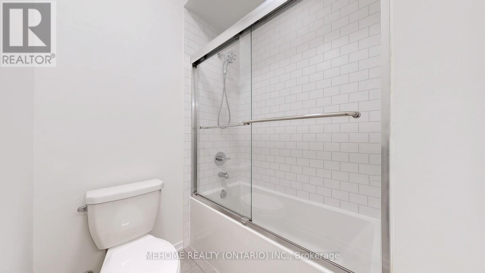 Photo 11 of 208 Matawin Lane, Richmond Hill ON