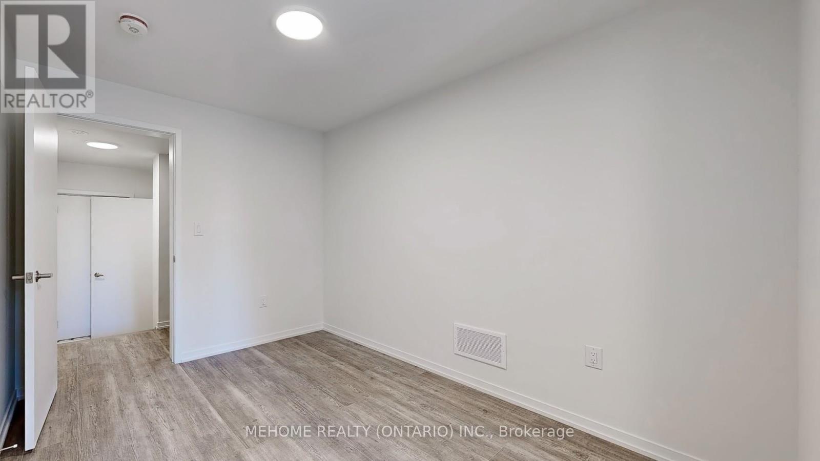 Photo 30 of 208 Matawin Lane, Richmond Hill ON