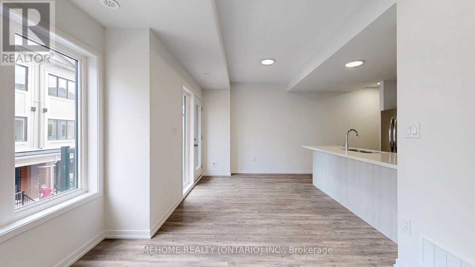 Photo 24 of 208 Matawin Lane, Richmond Hill ON