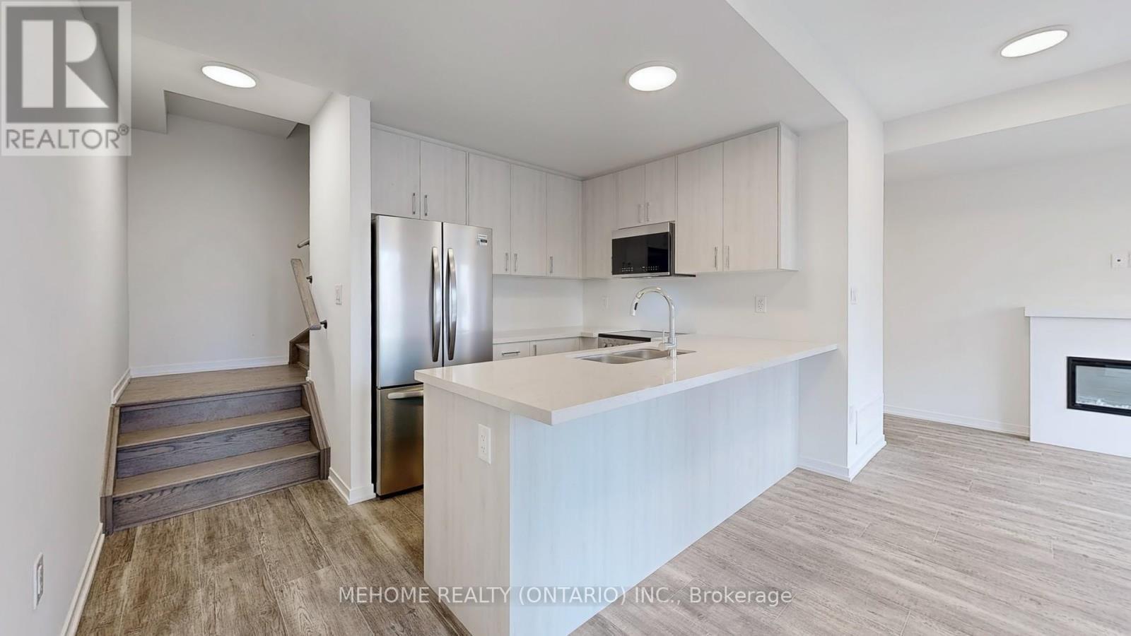 Photo 35 of 208 Matawin Lane, Richmond Hill ON