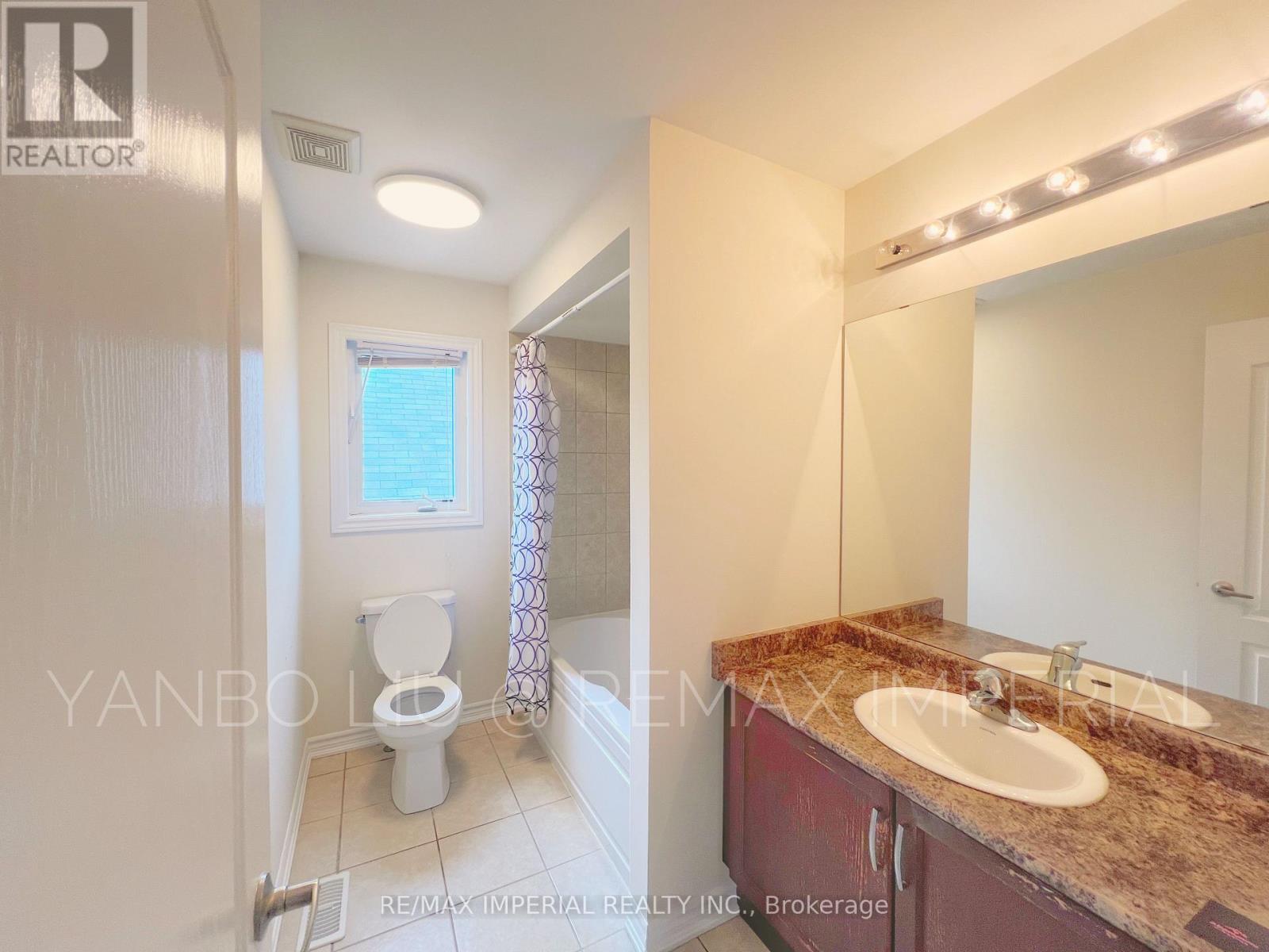 Photo 10 of 155 Art West Avenue, Newmarket ON