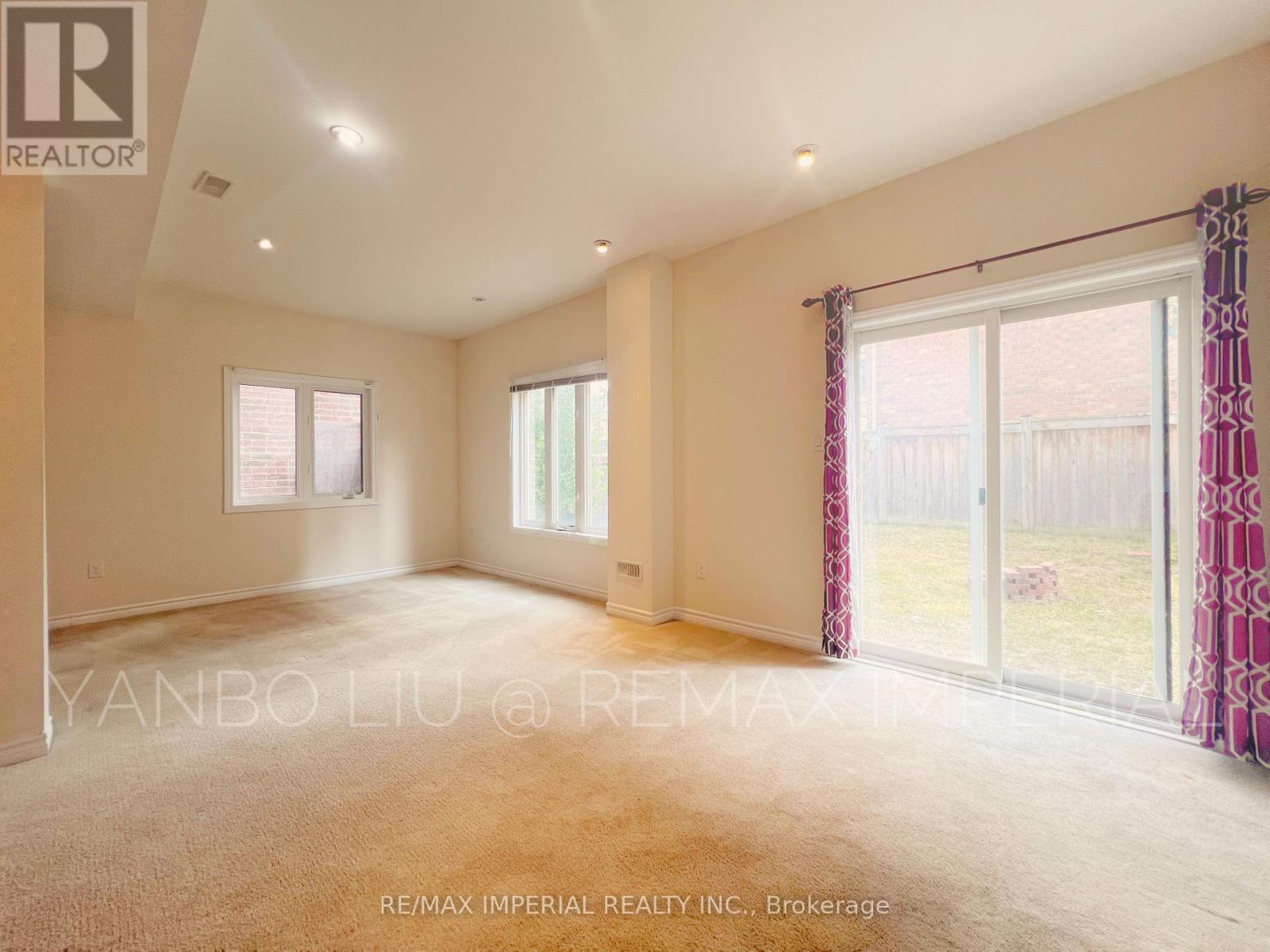 Photo 24 of 155 Art West Avenue, Newmarket ON