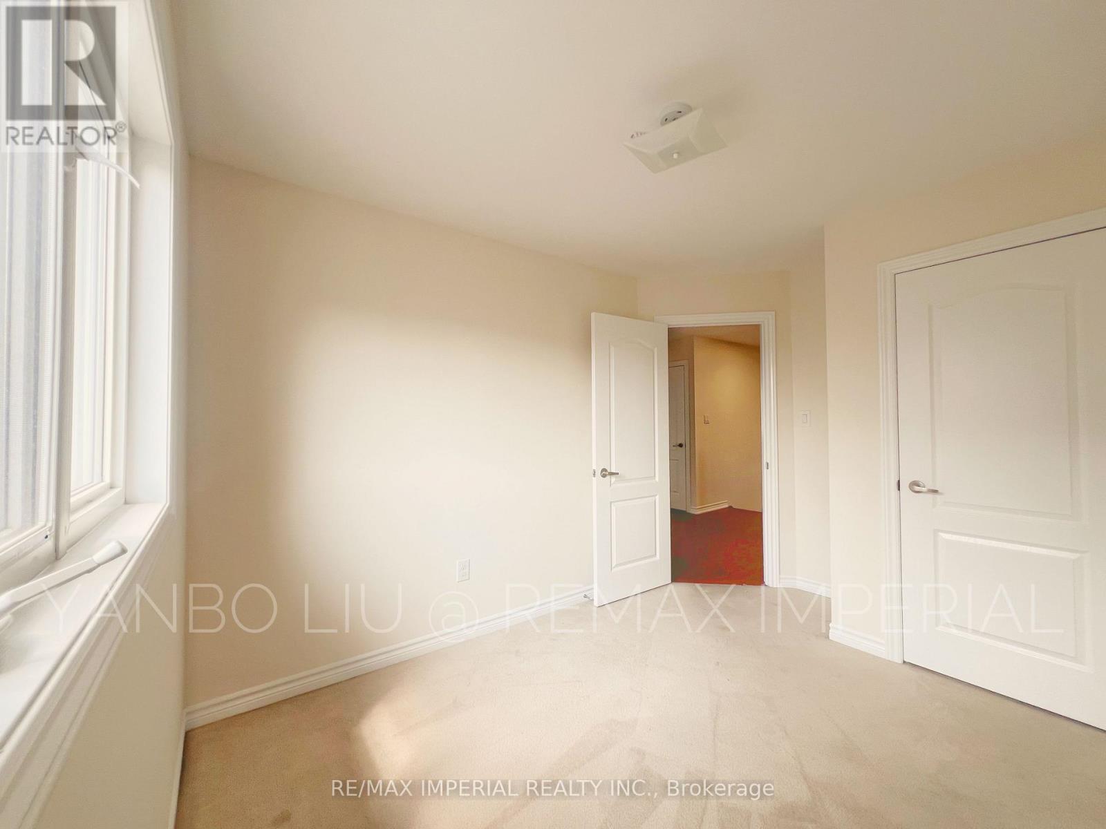 Photo 18 of 155 Art West Avenue, Newmarket ON