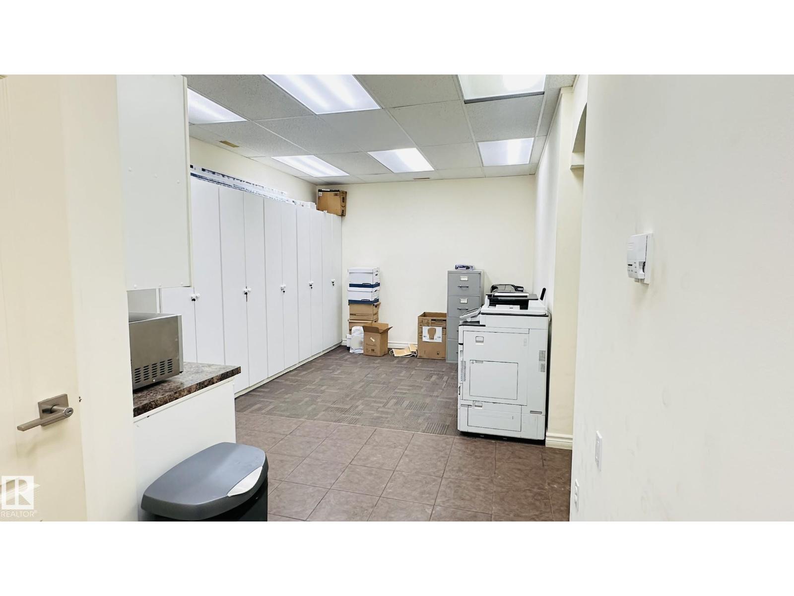 Photo 12 of 82 4003 98 St Nw, Edmonton AB
