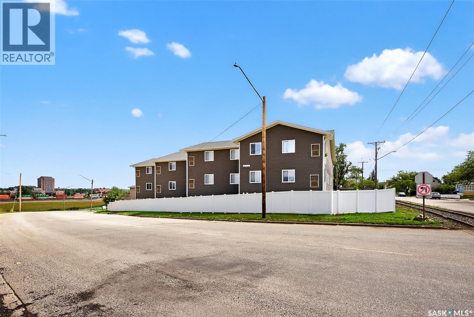 Photo 15 of 2 221 Main Street S, Moose Jaw SK