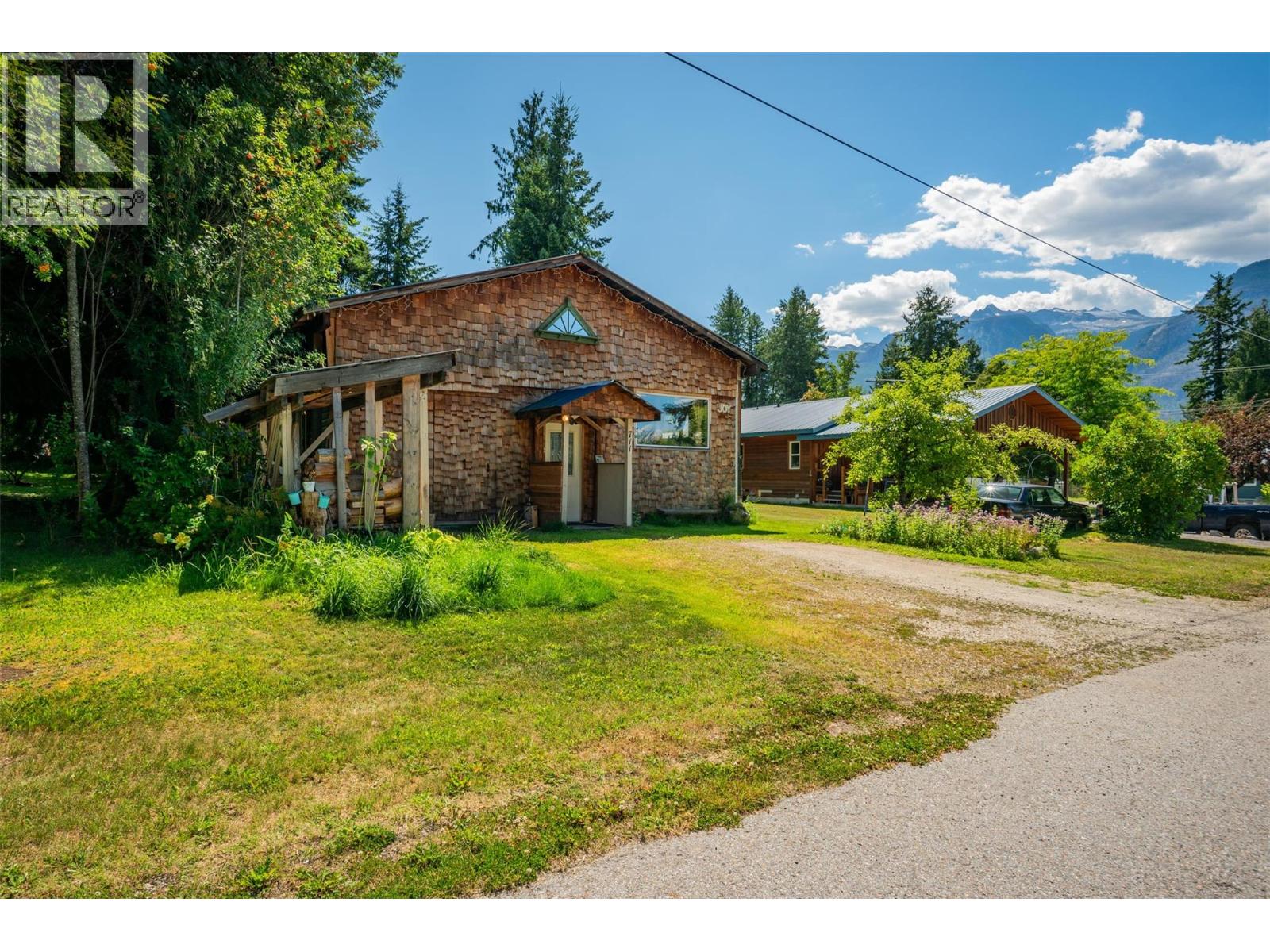 Photo 33 of 711 9th Avenue, New Denver BC