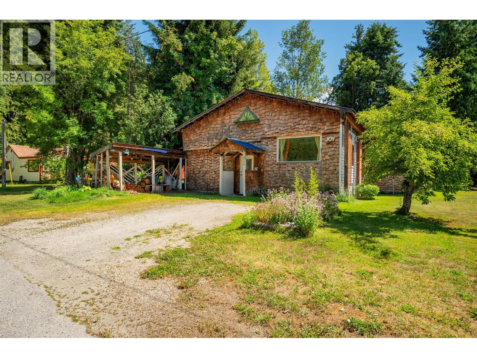 Photo 26 of 711 9th Avenue, New Denver BC