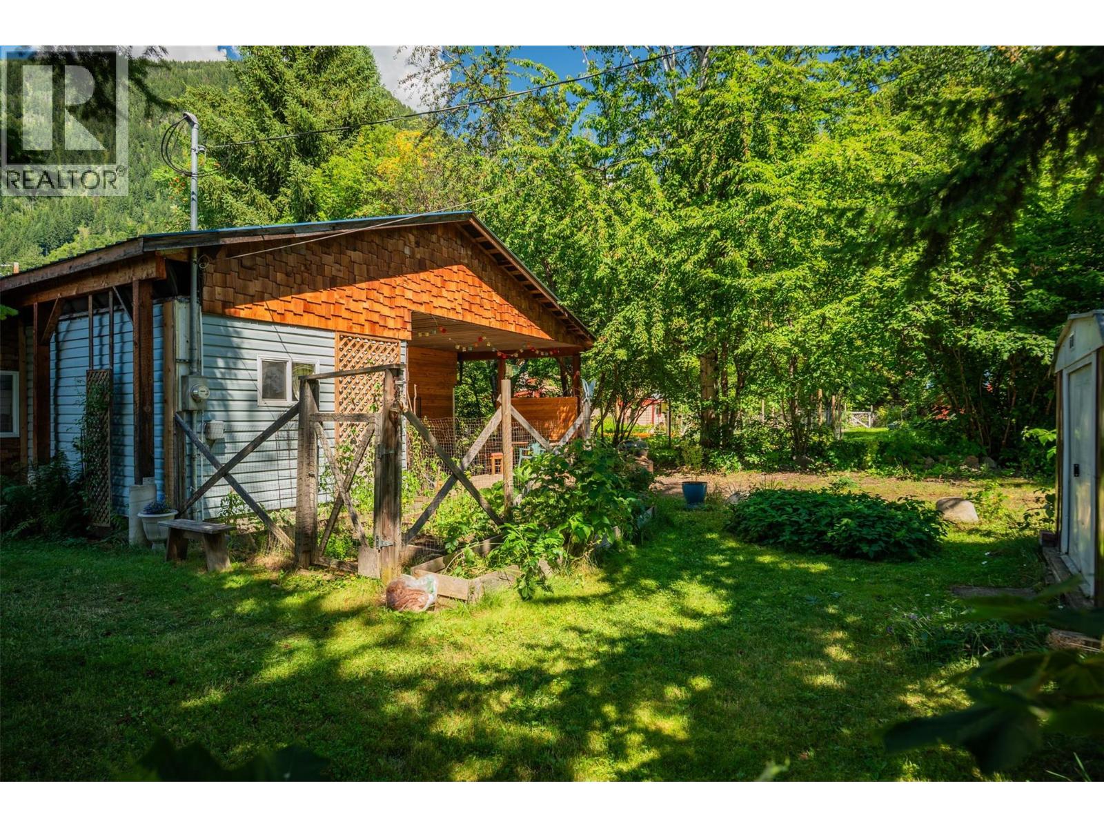 Photo 39 of 711 9th Avenue, New Denver BC