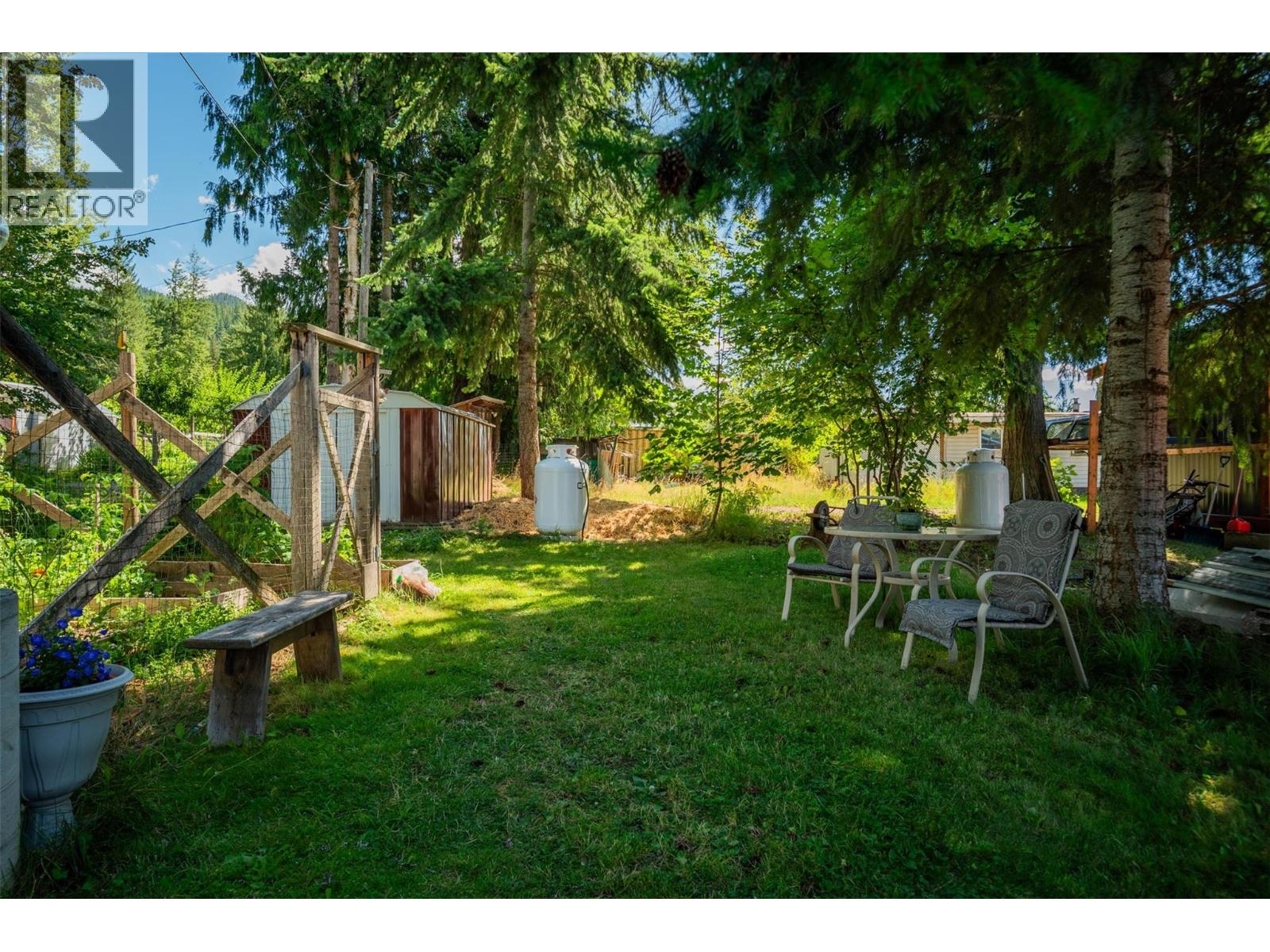 Photo 18 of 711 9th Avenue, New Denver BC