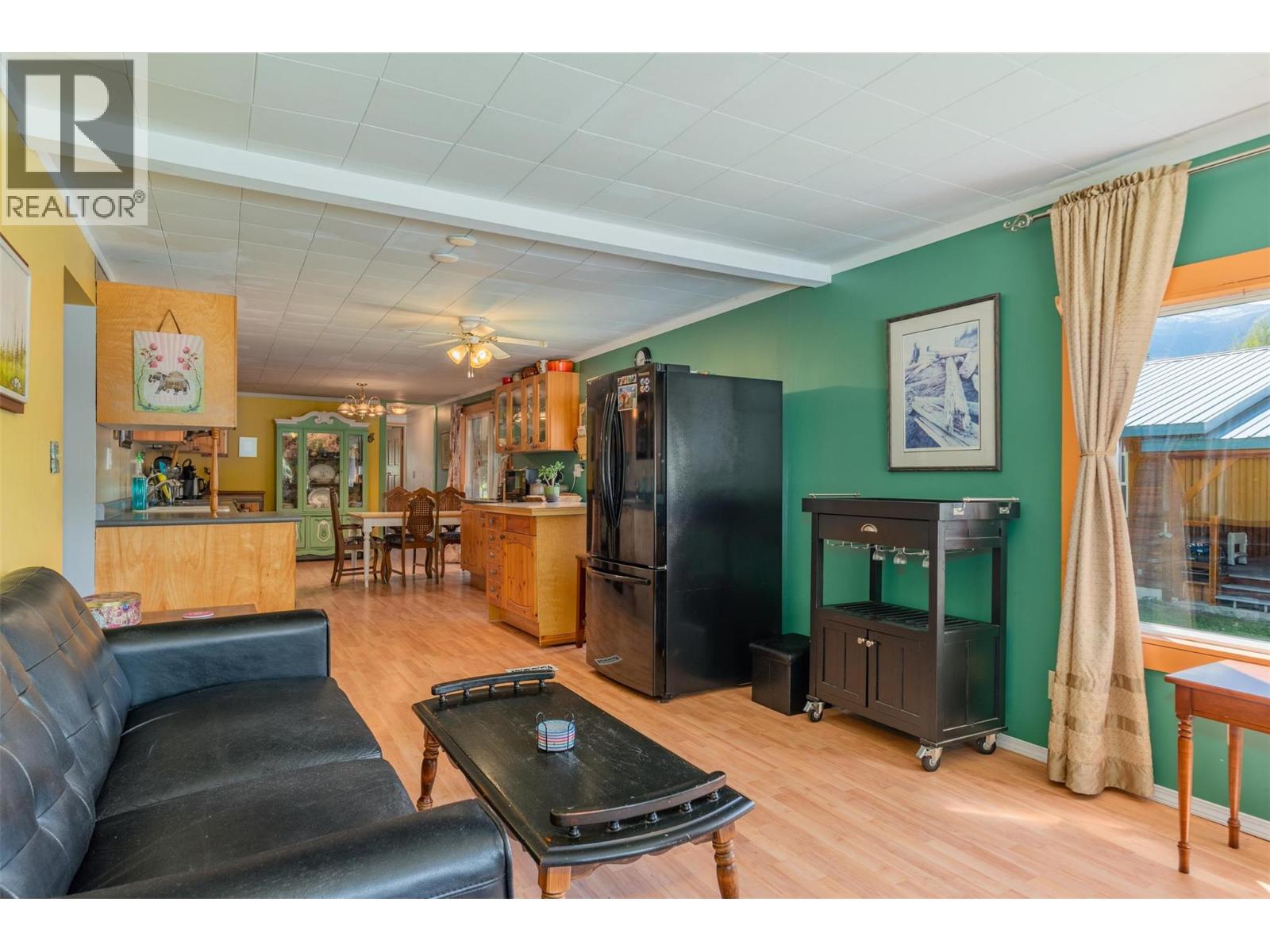 Photo 1 of 711 9th Avenue, New Denver BC