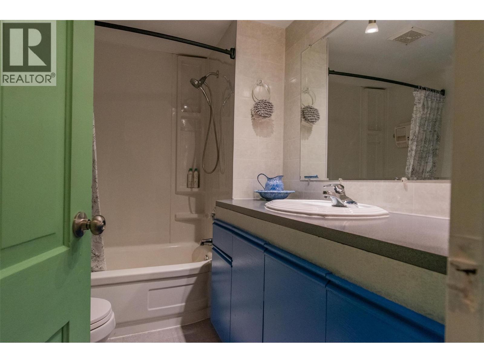 Photo 23 of 711 9th Avenue, New Denver BC