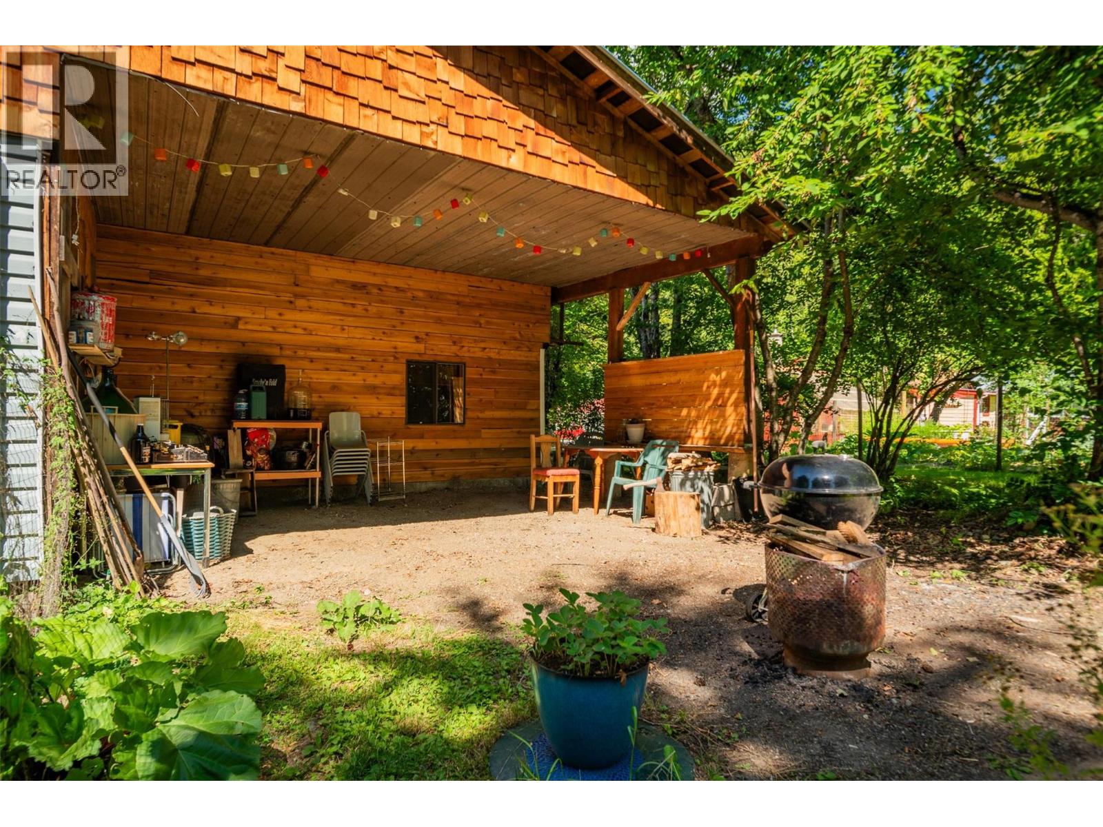 Photo 15 of 711 9th Avenue, New Denver BC