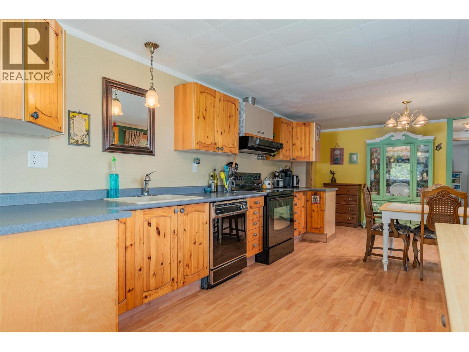 Photo 27 of 711 9th Avenue, New Denver BC