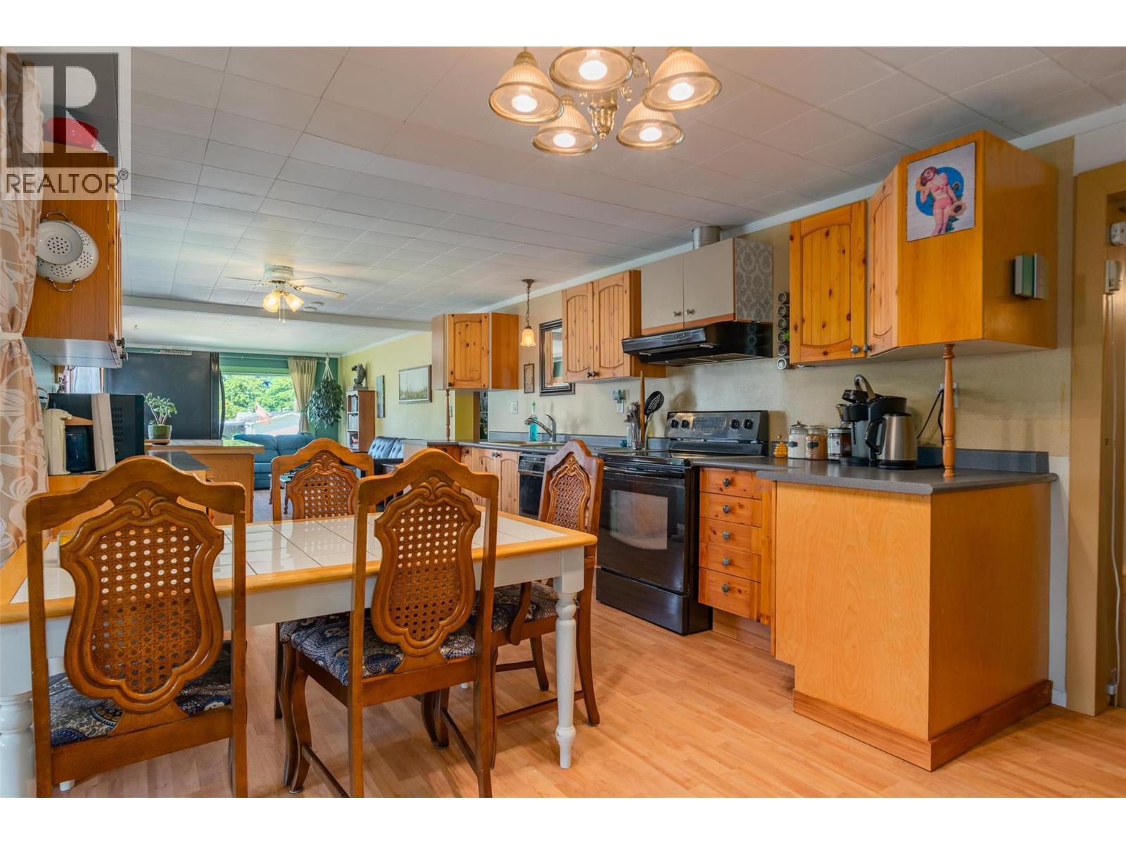 Photo 7 of 711 9th Avenue, New Denver BC