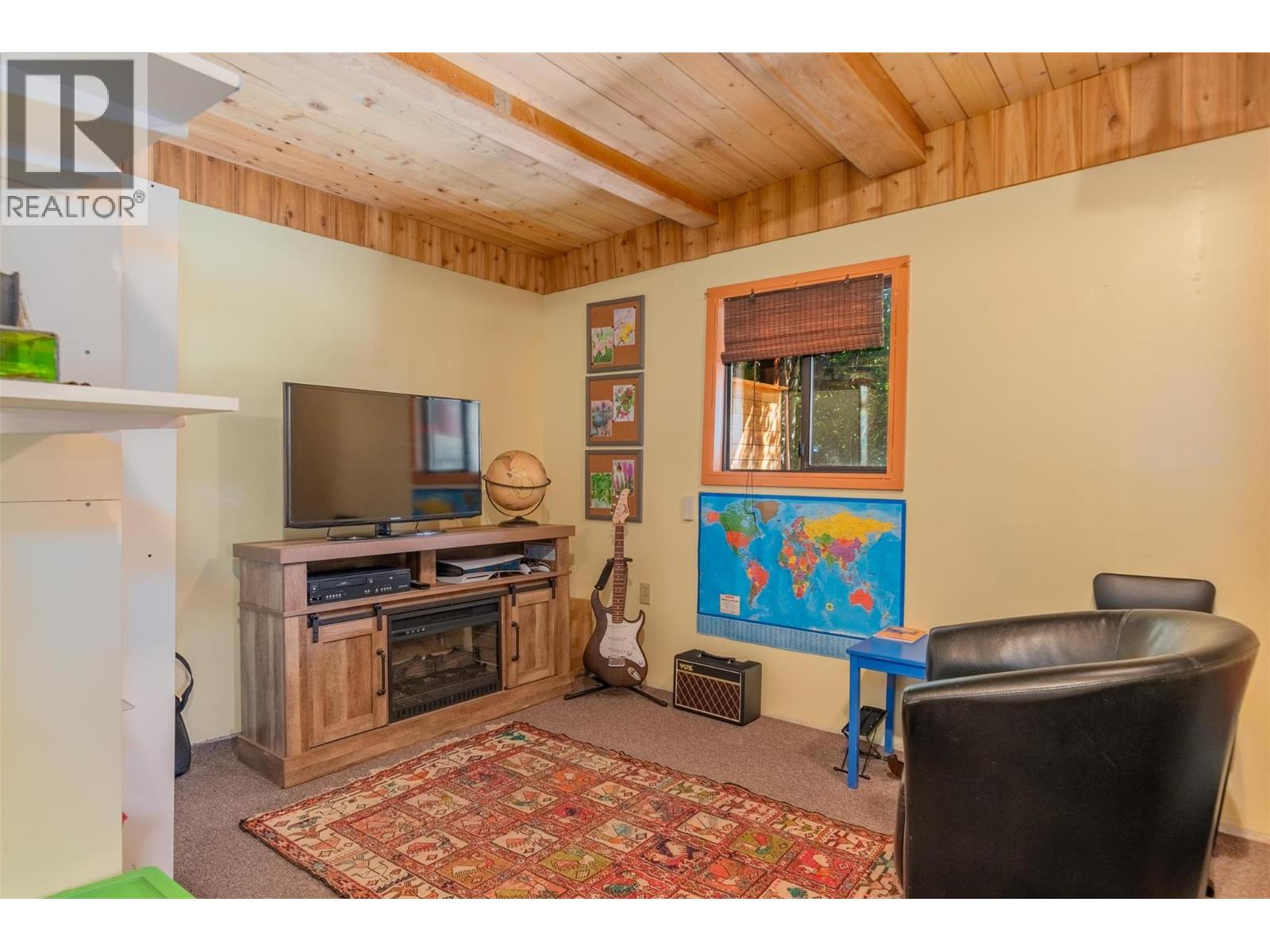 Photo 8 of 711 9th Avenue, New Denver BC
