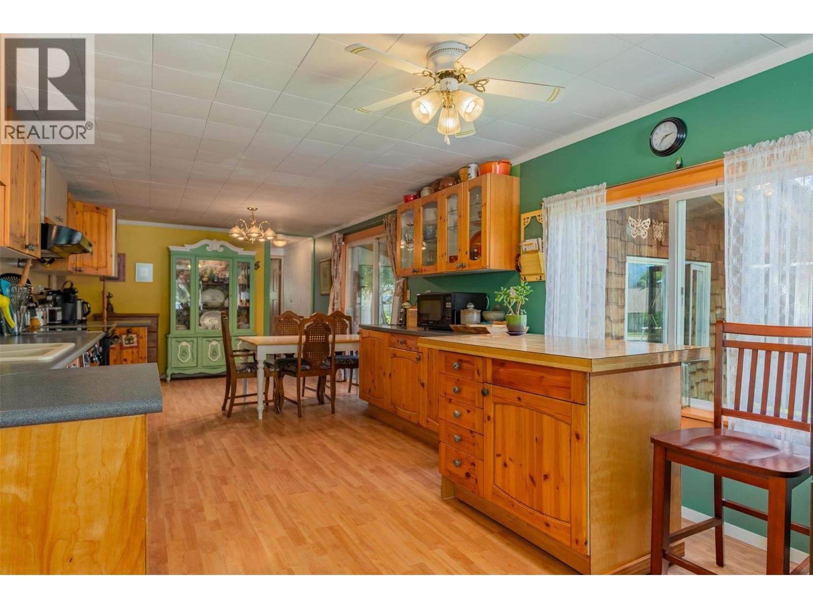 Photo 13 of 711 9th Avenue, New Denver BC