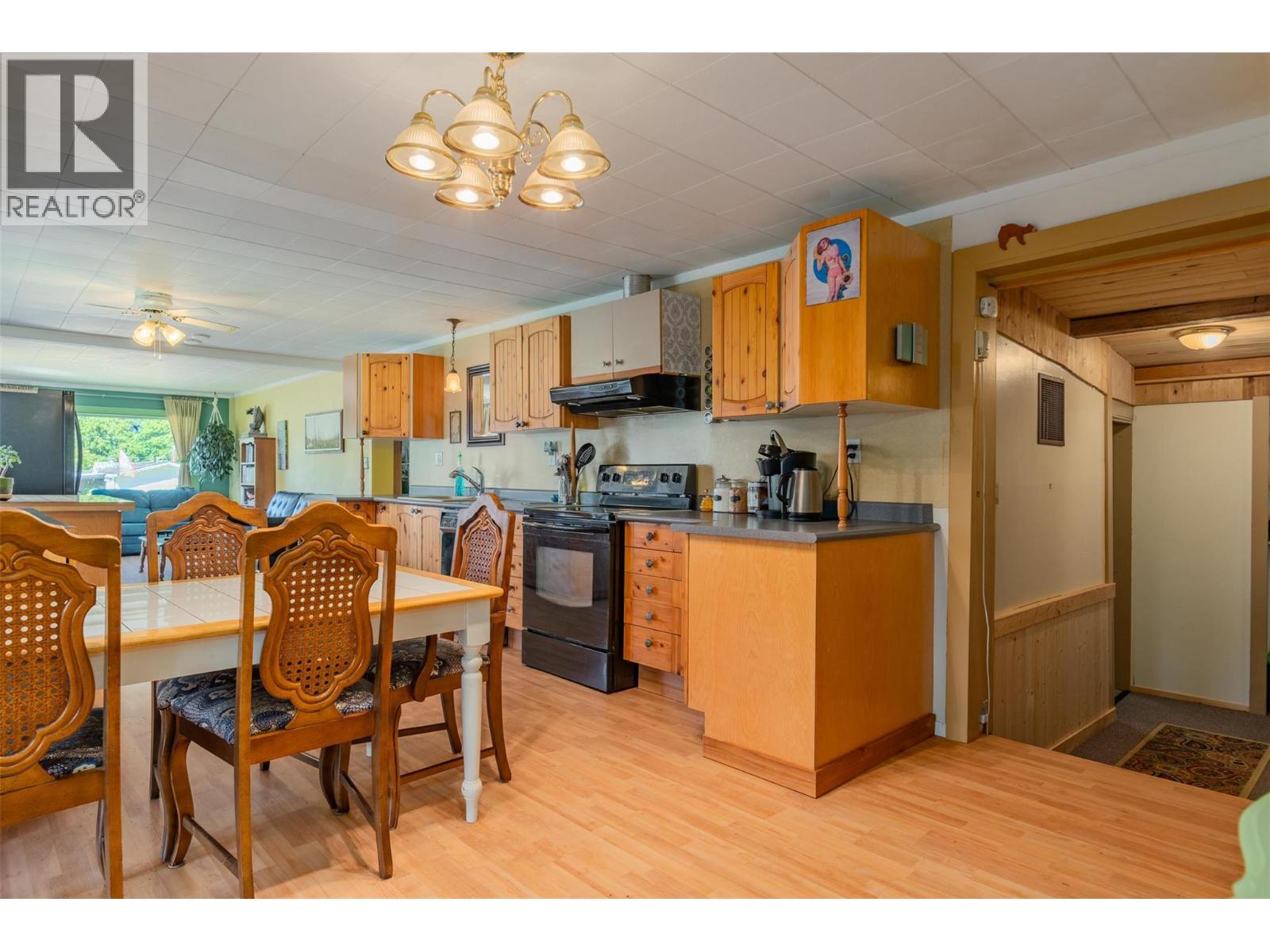 Photo 6 of 711 9th Avenue, New Denver BC
