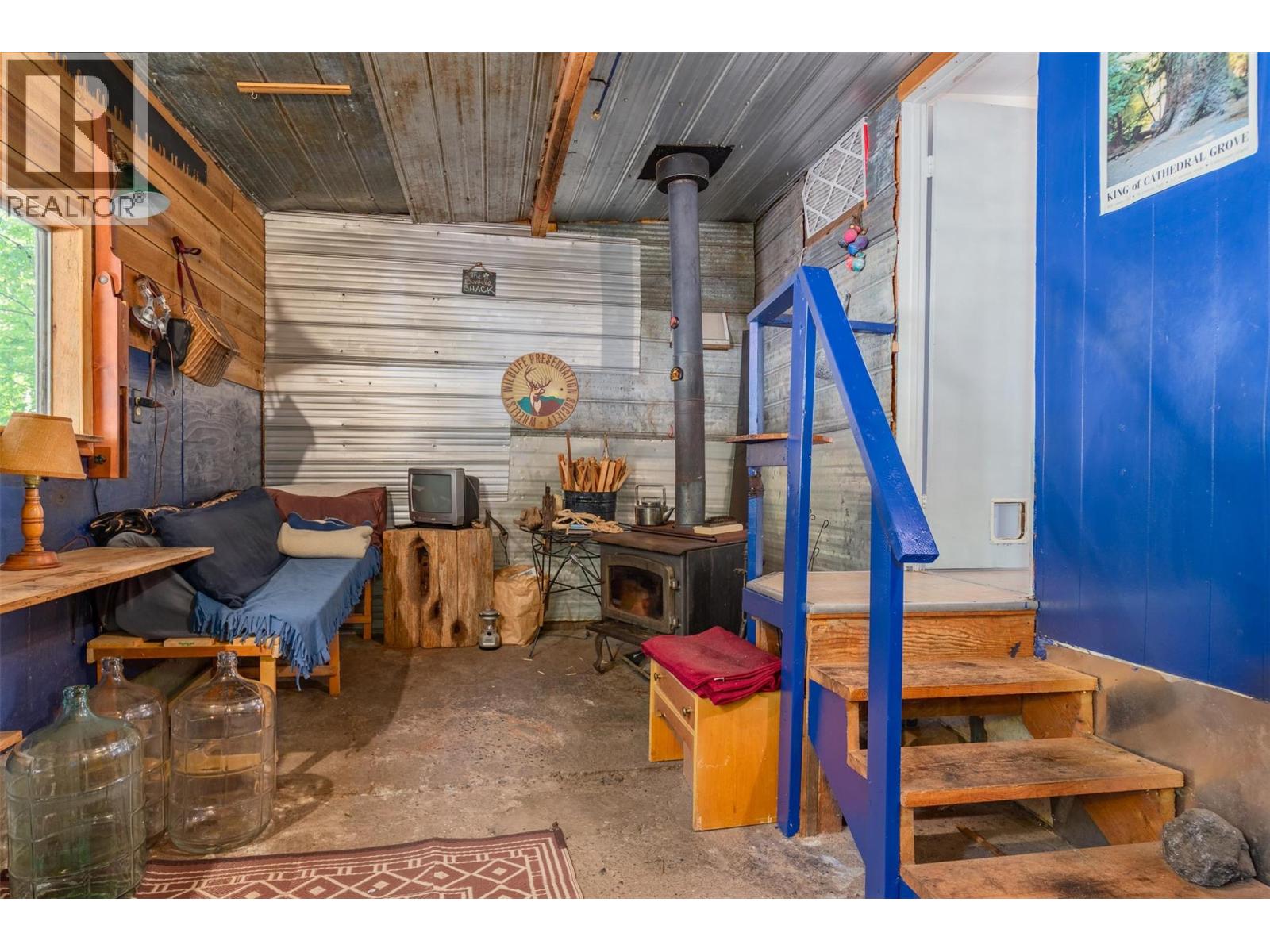 Photo 34 of 711 9th Avenue, New Denver BC