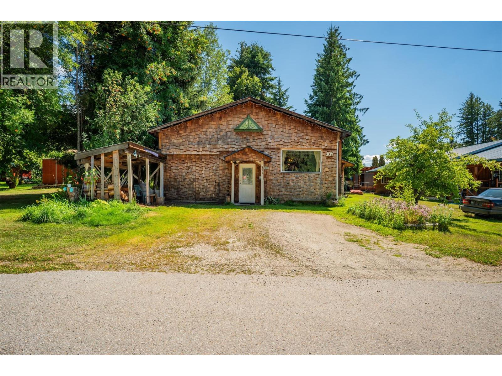 Photo 10 of 711 9th Avenue, New Denver BC