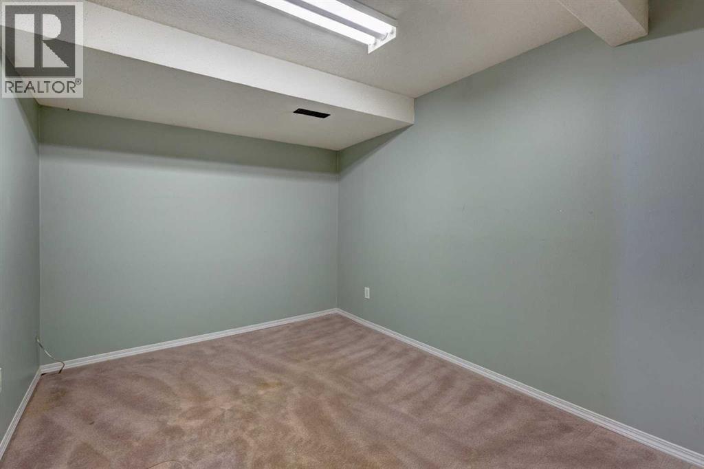 Single Family House 4 Level for Sale in  Castleridge Road NE Castleridge Calgary 