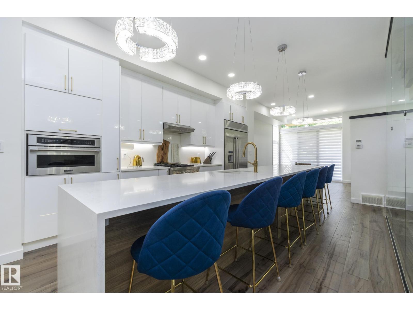 Photo 13 of 9232 117 St Nw Nw, Edmonton AB