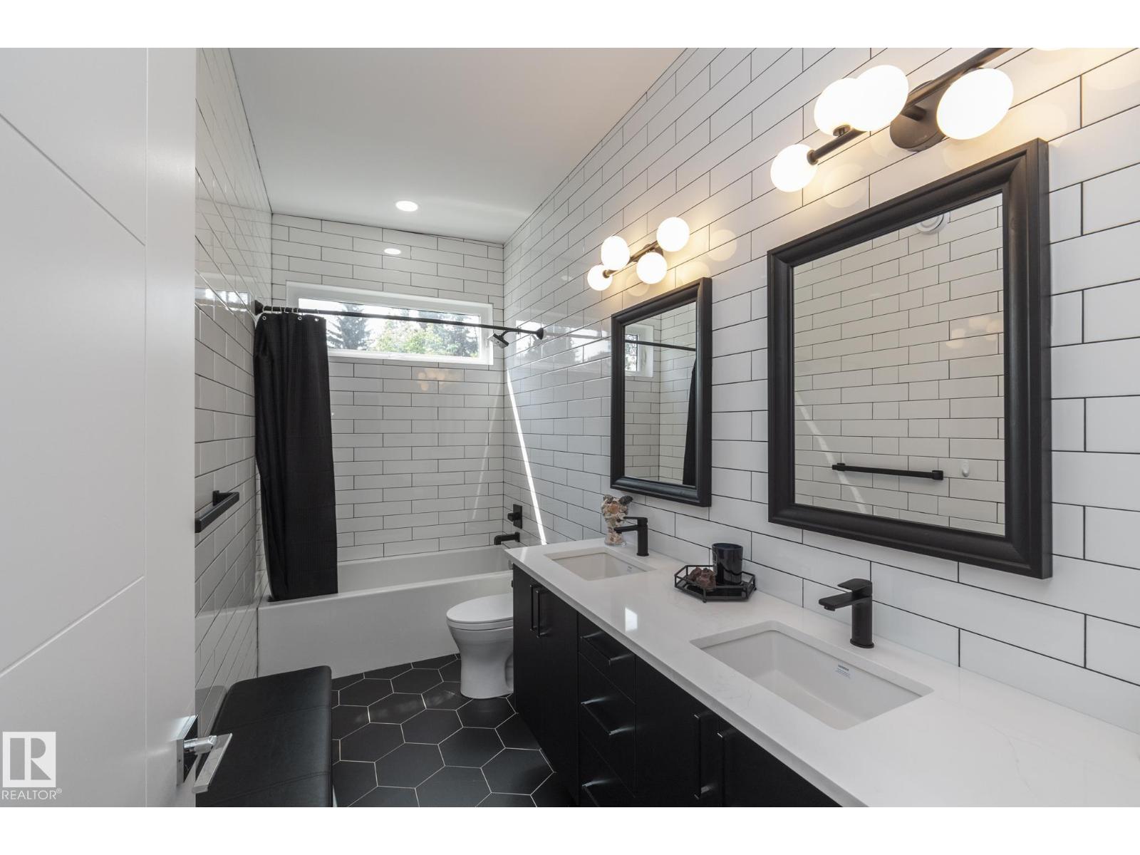 Photo 17 of 9232 117 St Nw Nw, Edmonton AB