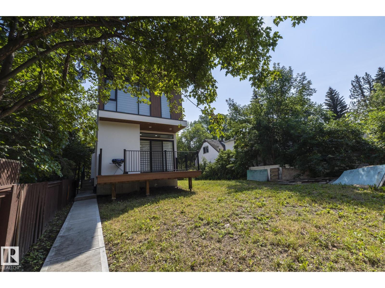 Photo 2 of 9232 117 St Nw Nw, Edmonton AB