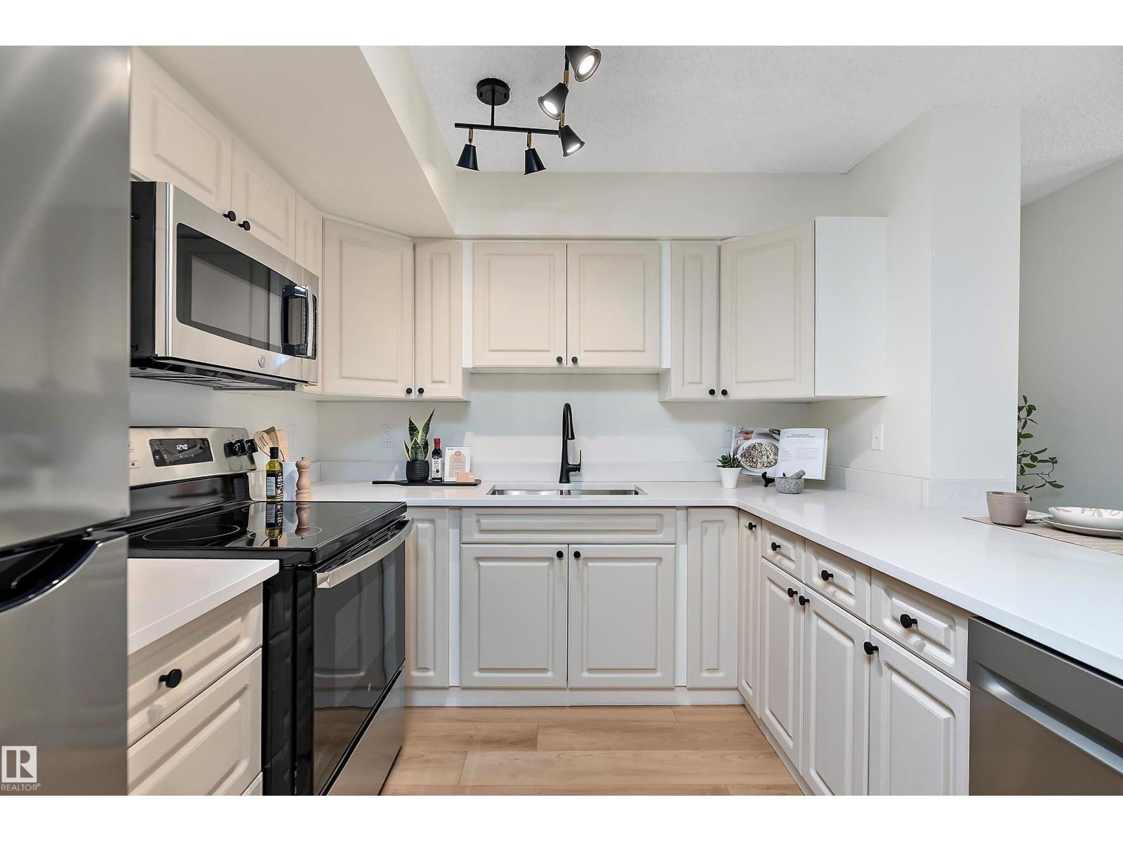 Photo 18 of 1202 10909 103 Av Nw, Edmonton AB
