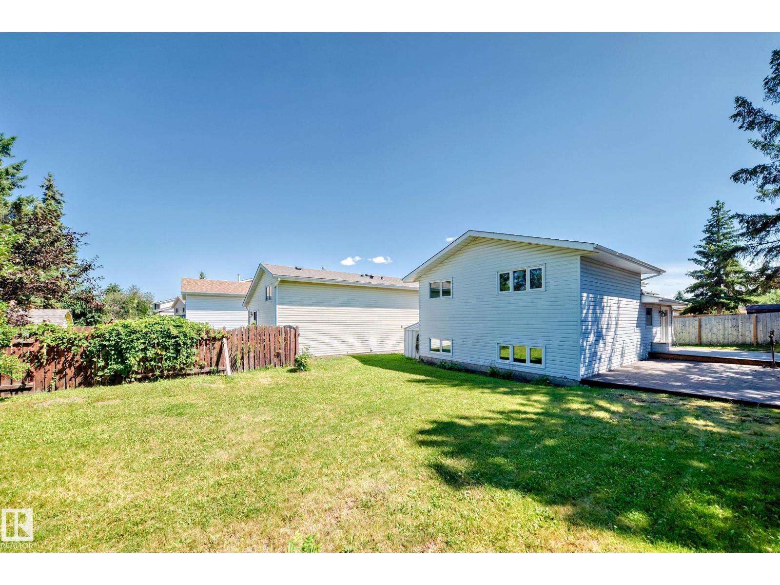 Photo 10 of 9 Wellington Cr, Spruce Grove AB