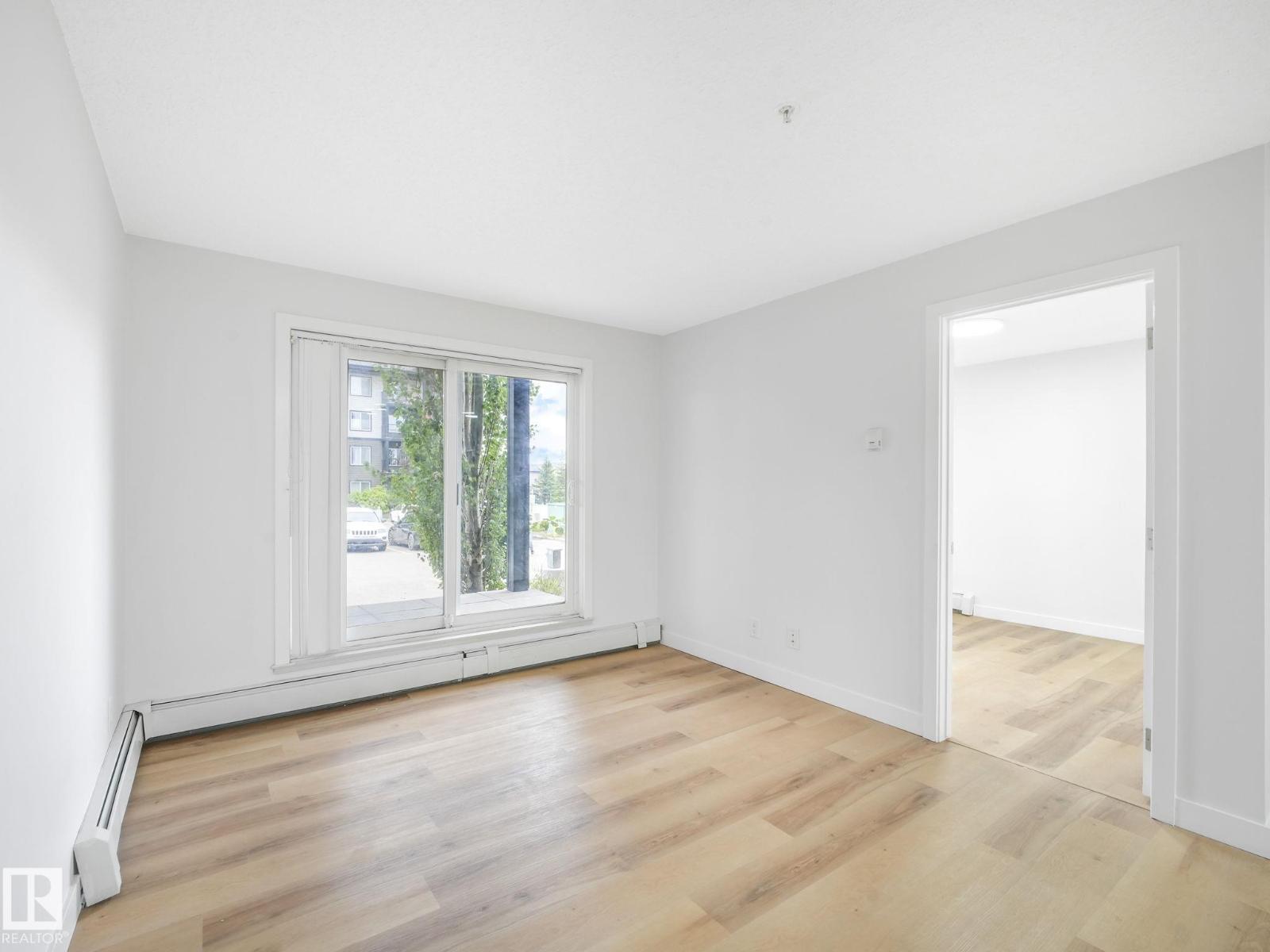 Photo 5 of 121 5515 7 Av Sw, Edmonton AB