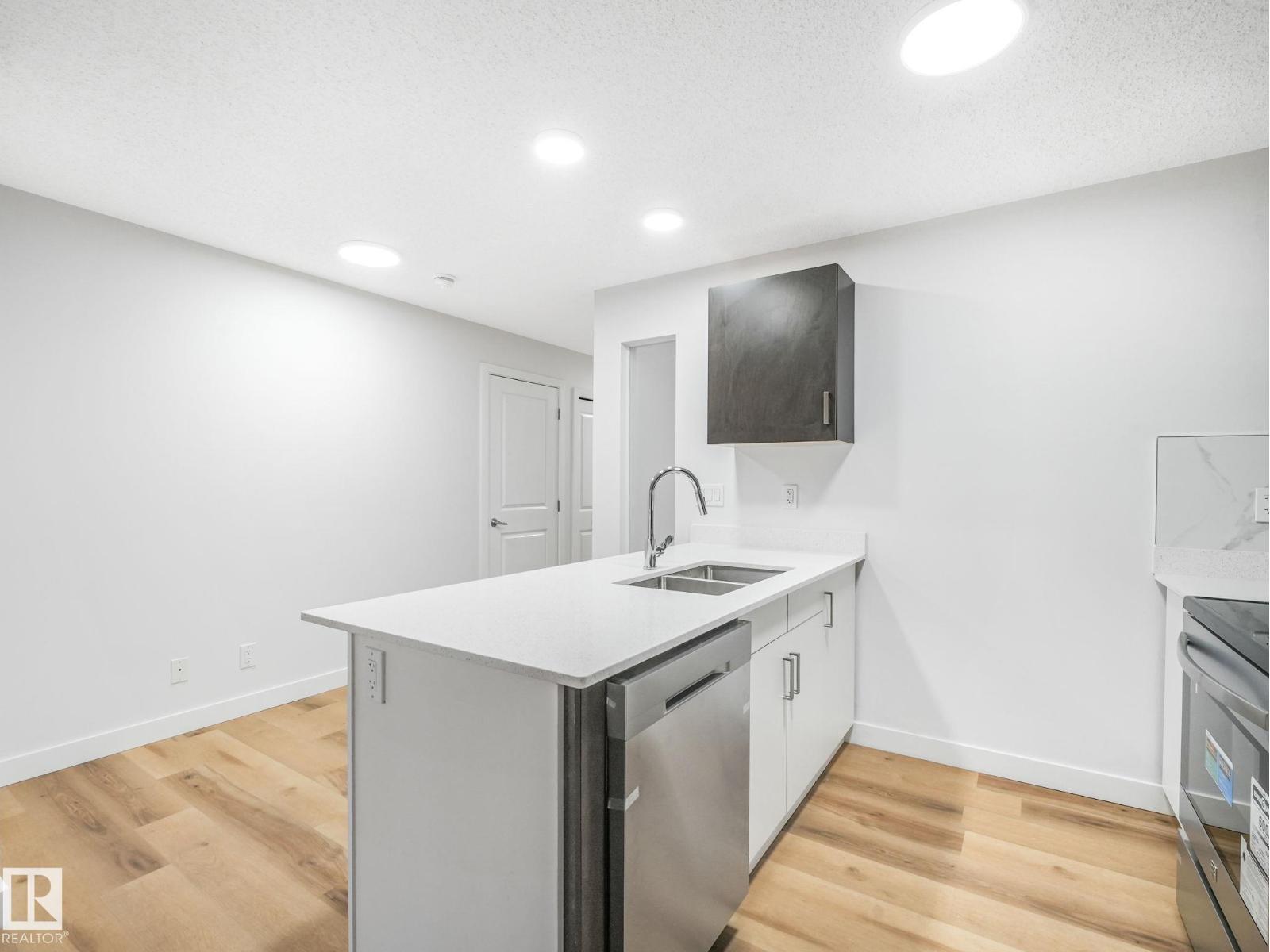 Photo 39 of 121 5515 7 Av Sw, Edmonton AB