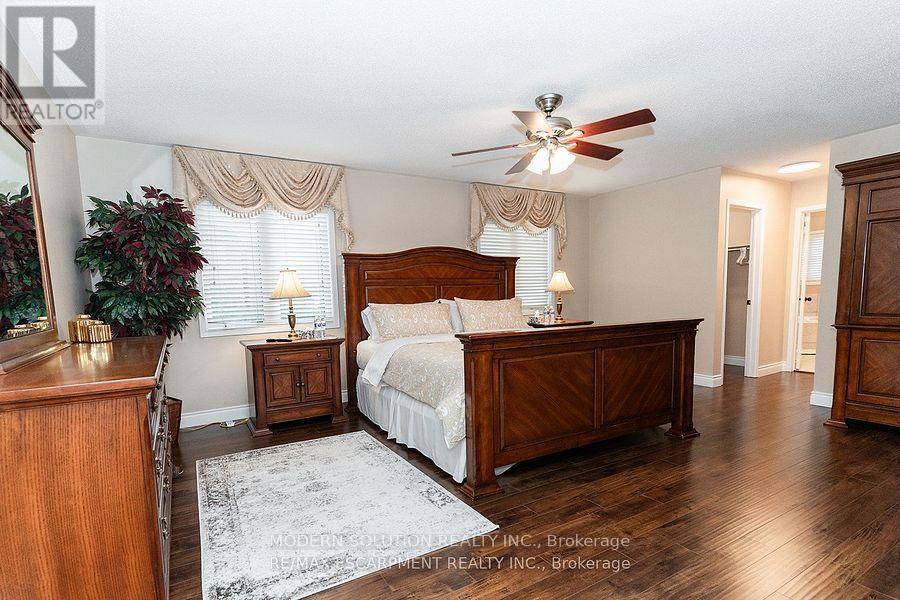 Photo 6 of 4982 Maxine Place, Mississauga ON