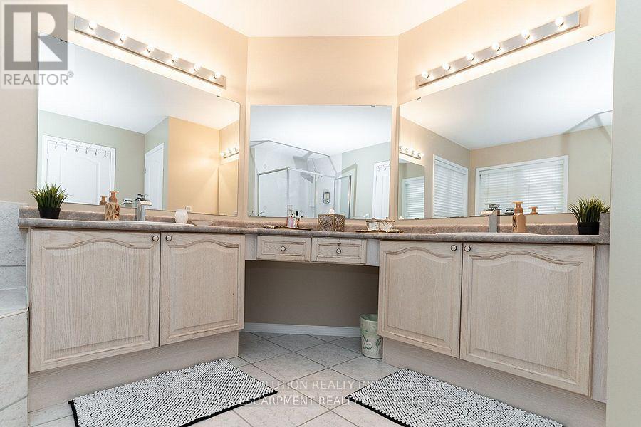Photo 15 of 4982 Maxine Place, Mississauga ON