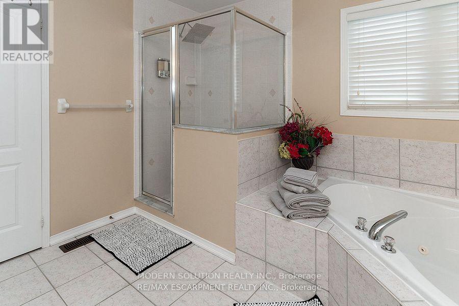 Photo 35 of 4982 Maxine Place, Mississauga ON