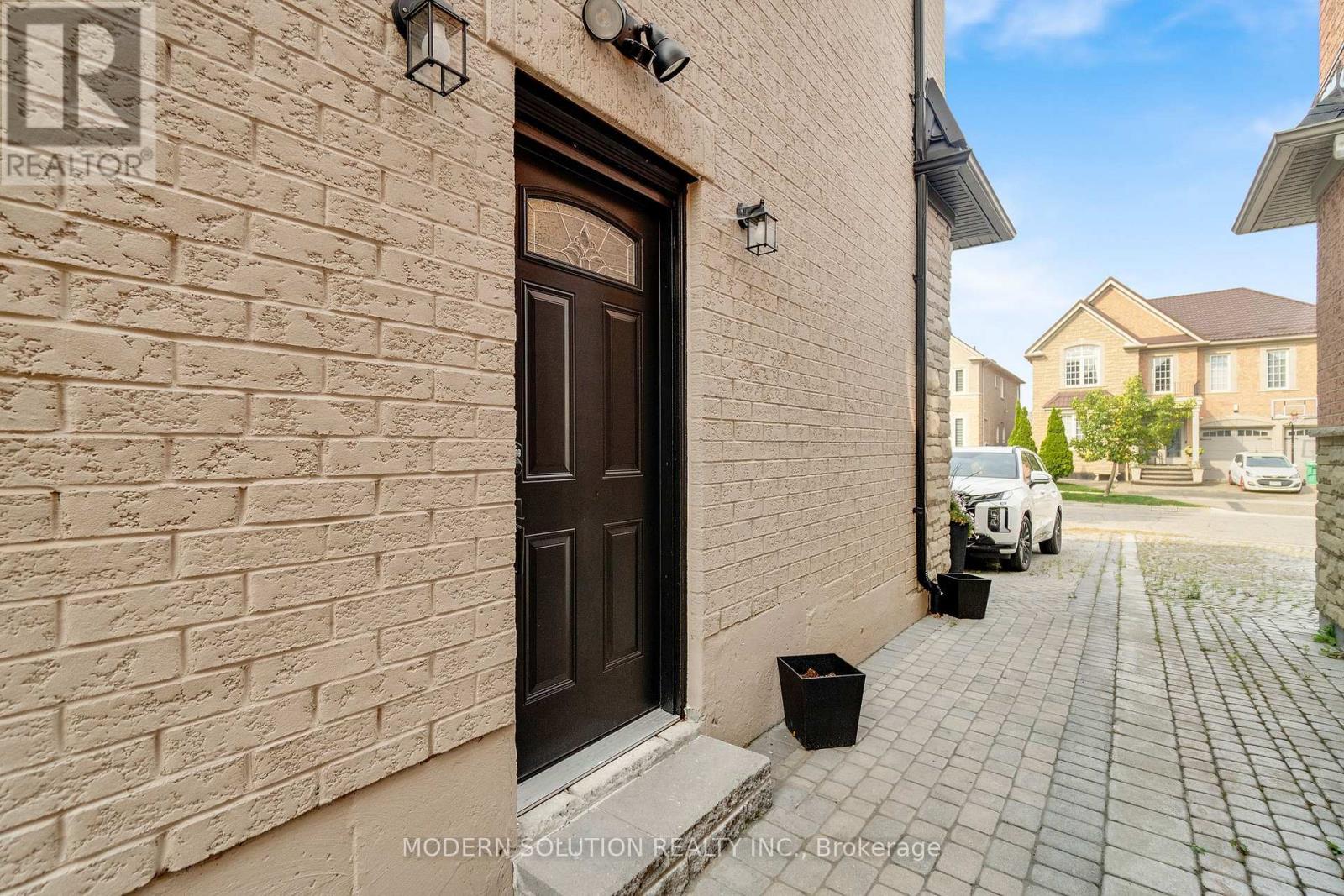 Photo 23 of 4982 Maxine Place, Mississauga ON