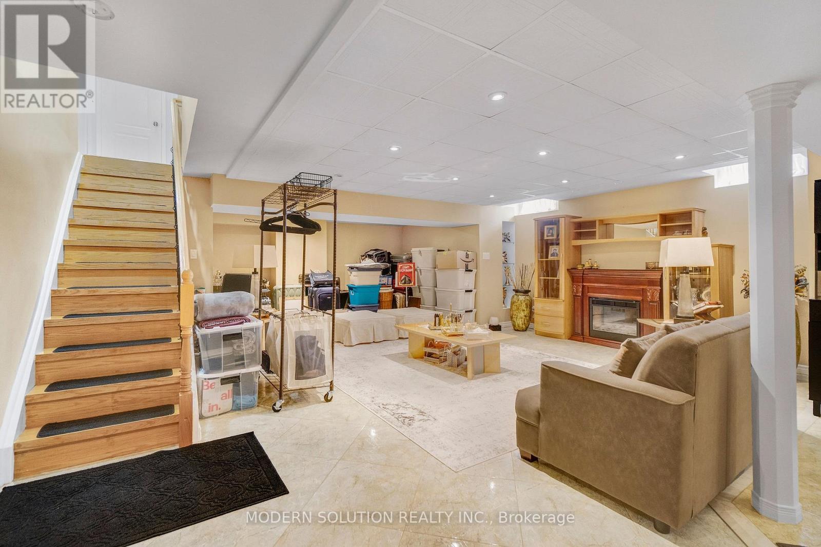 Photo 10 of 4982 Maxine Place, Mississauga ON