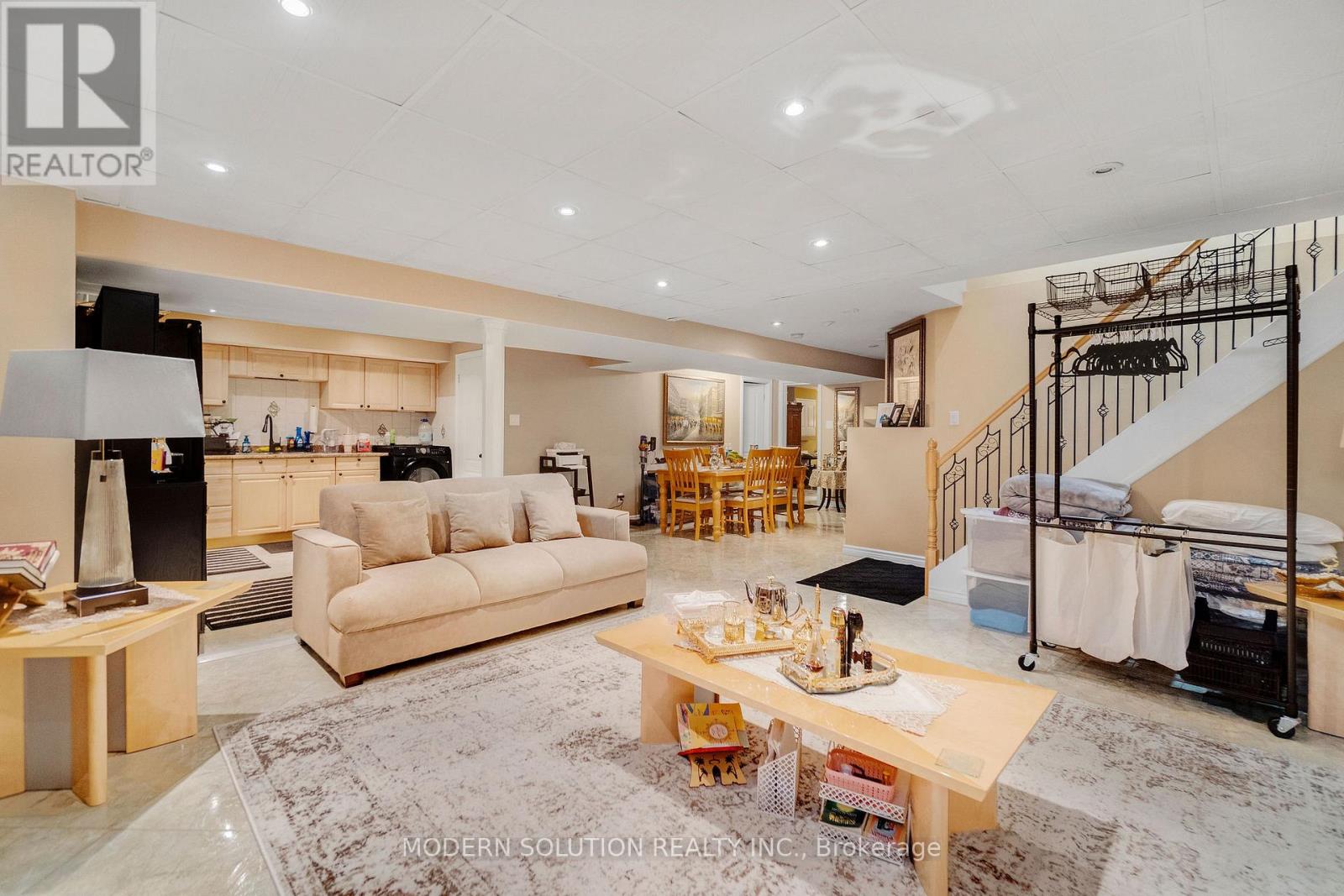 Photo 2 of 4982 Maxine Place, Mississauga ON