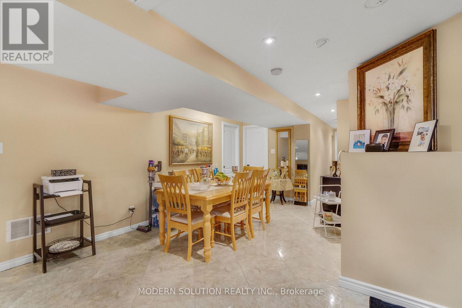 Photo 11 of 4982 Maxine Place, Mississauga ON