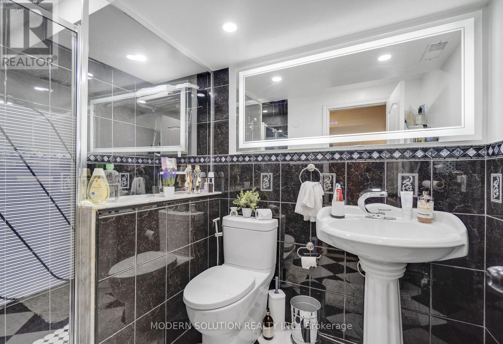 Photo 12 of 4982 Maxine Place, Mississauga ON