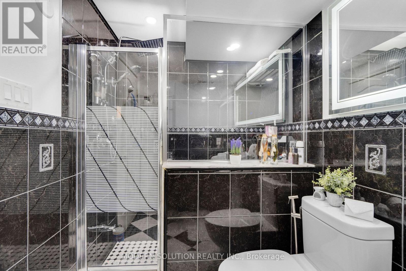 Photo 8 of 4982 Maxine Place, Mississauga ON