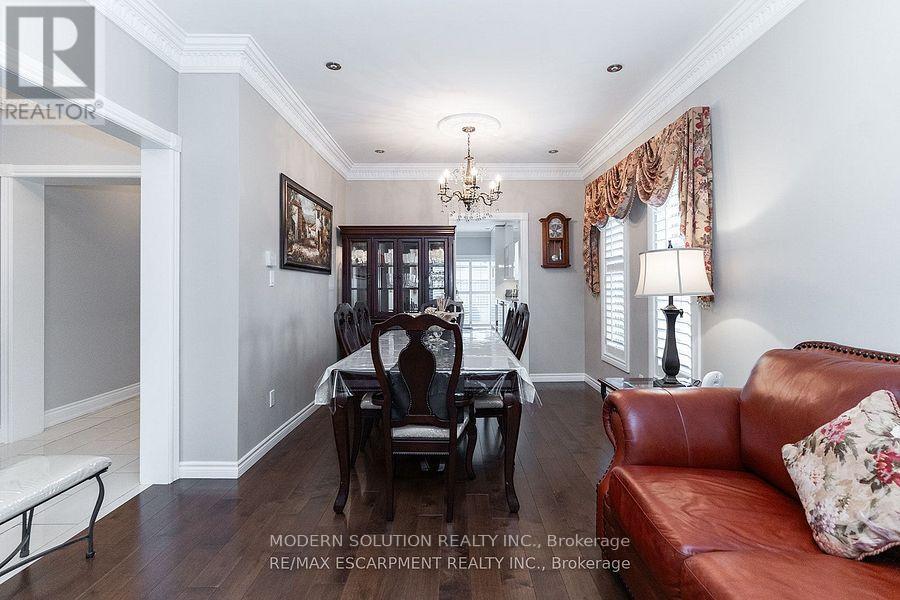 Photo 5 of 4982 Maxine Place, Mississauga ON