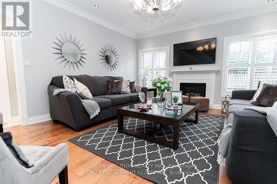 Photo 37 of 4982 Maxine Place, Mississauga ON