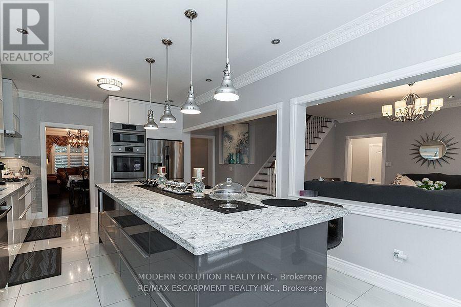Photo 22 of 4982 Maxine Place, Mississauga ON