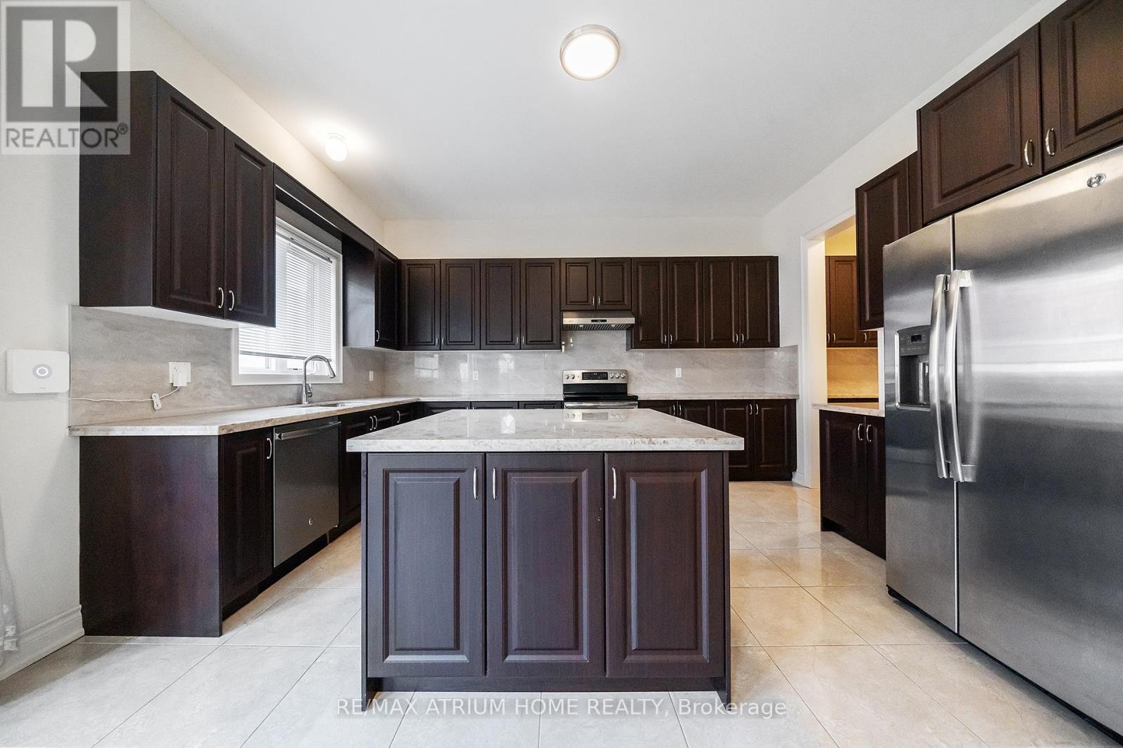 Photo 11 of 3320 Meadow Marsh Crescent, Oakville ON